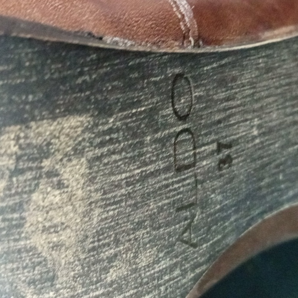 Boots - Picture 4 of 8